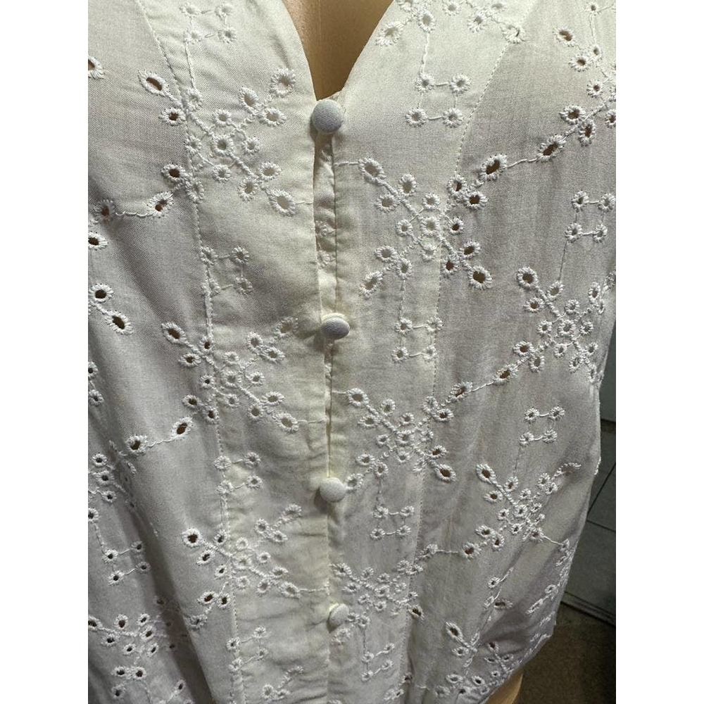Chelsea & violet Women off white Eyelet Button Down Blouse Size XS NWT